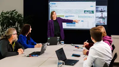 Miriam Klein, Team Lead Service & Portfolio Management for Energy Data Services at Bosch Energy and Building Solutions, presenting energy data to her team