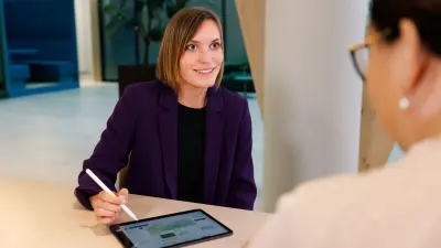 Miriam Klein, Team Lead Service & Portfolio Management for Energy Data Services at Bosch Energy and Building Solutions talking to client