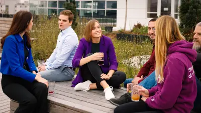 Miriam Klein, Team Lead Service & Portfolio Management for Energy Data Services at Bosch Energy and Building Solutions, on rooftop terrace at Bosch building in Munich with her team