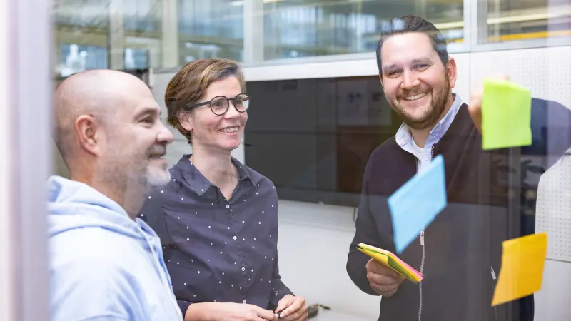 Oliver Winter, Bosch Building Technologies, mit Kollegen