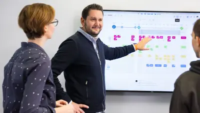 Oliver Winter, Head of service and portfolio management in the security division at Bosch Energy and Building Solutions with colleagues