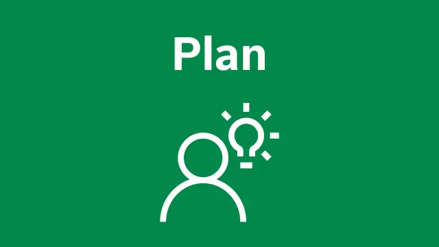 Grüne Fläche mit weißem Schriftzug „Plan“ und Icon Mann mit Glühbirne