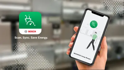 Eine Hand hält ein Smartphone welches den Startscreen der App zeigt. Links daneben ist das App Icon mit dem Untertitel Scan.Sync.Save Energy. zu sehen.