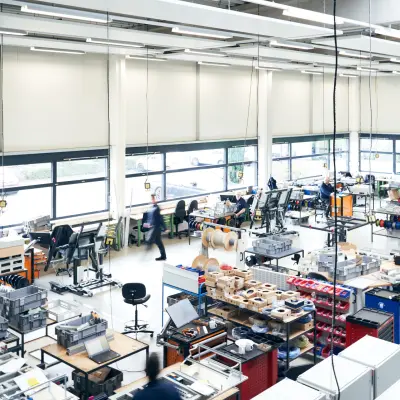 Blick über die Schaltschrank-Produktion bei Bosch Building Automation