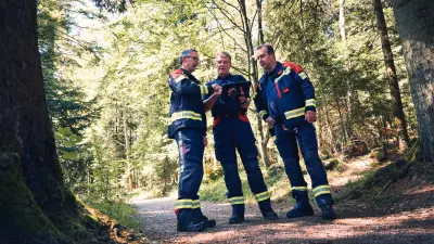Unser Brandschutzexperten bei der Planung eines Wildfire Detection Services.