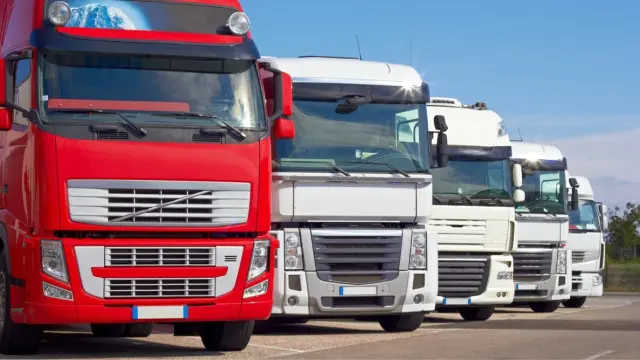 LKW parken auf einem sicheren Parkplatz