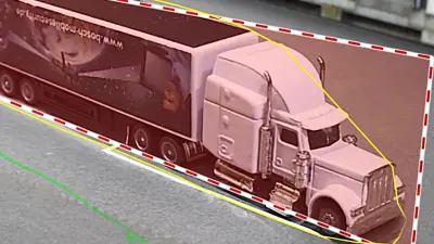Videoüberwachung eines einfahrenden LKW, wobei dieser auf dem Dashboard durch eine rote Umrandung sichtbar wird.