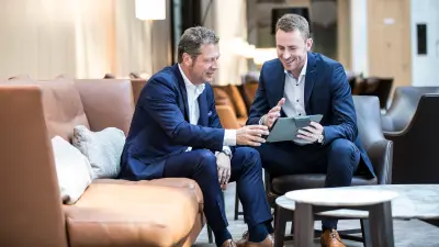 Two Bosch employees working together at a withe board