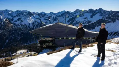 Bosch associates Michel Huger (left) and Roland Simion in front of the summit station of the Fellhornbahn Oberstdorf cable car.