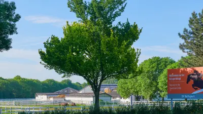 Abtshof, Reitanlage aus der Ferne
