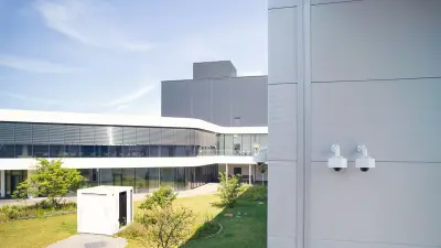 Außenaufnahme von Bosch Videotechnologie an der Fassade des Gebäudes, Babor Beauty Group Eschweiler