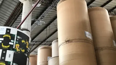 Lagerhalle mit AVIOTEC Videokamera an der Decke