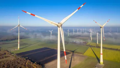 Windpark, Windkrafträder in Landschaft