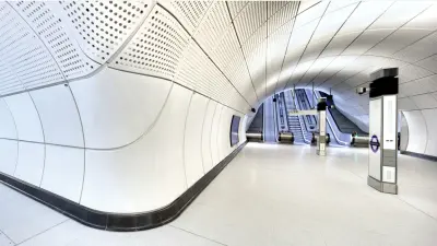 London Underground, U-Bahn Schild der Linie Elizabeth Line