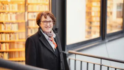 Dr. Martina Gerdes-Kühn in the library of Paderborn University