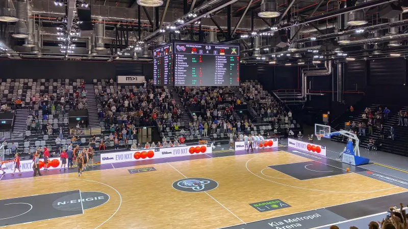 Innenansicht der Kia Metropol Arena Nürnberg während eines Basketballspiels
