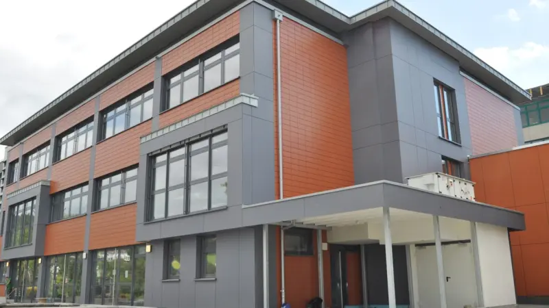 Außenansicht des Gymnasiums der Kreis- und Hochschulstadt Meschede