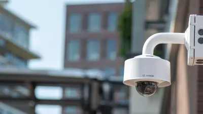 Flexidome IP Starlight on building