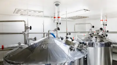 Pharmaceutical production room with Bosch automatic fire detector on the ceiling