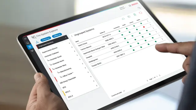The screen of a tablet showing the automatic documentation of service visits, spot checks, and system status by NEXOSPACE Fire System Explorer